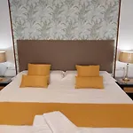 Garden Rous Hotel