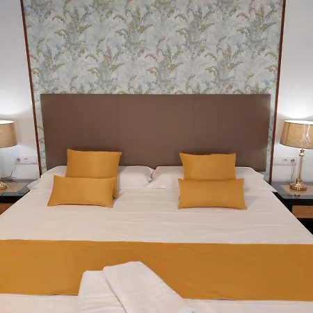 Garden Rous Hotel